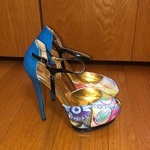 Peep design heels